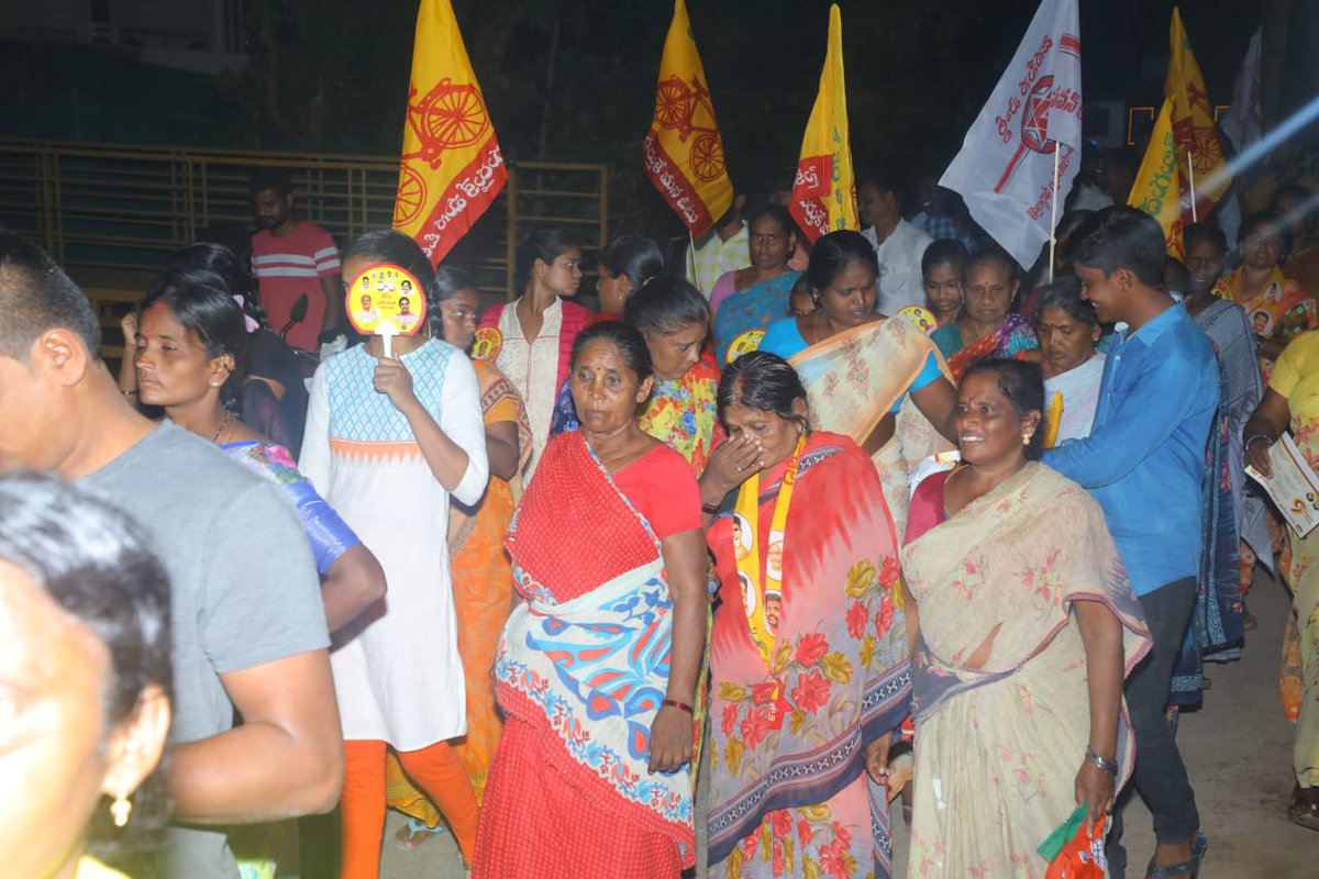 DrSudhakar_'s tweet image. NDA winning Andhra Pradesh!

Joined NDA (@JaiTDP) MLA candidate Shri Gorantla Butchaiah Choudary Garu @GORANTLA_BC in the election campaign at Rajahmundry Rural Assembly Constituency.

1/2

#Modi4APDevelopment
#NDAInYcpOut
#TDPJSPBJPWinning 
@PurandeswariBJP
