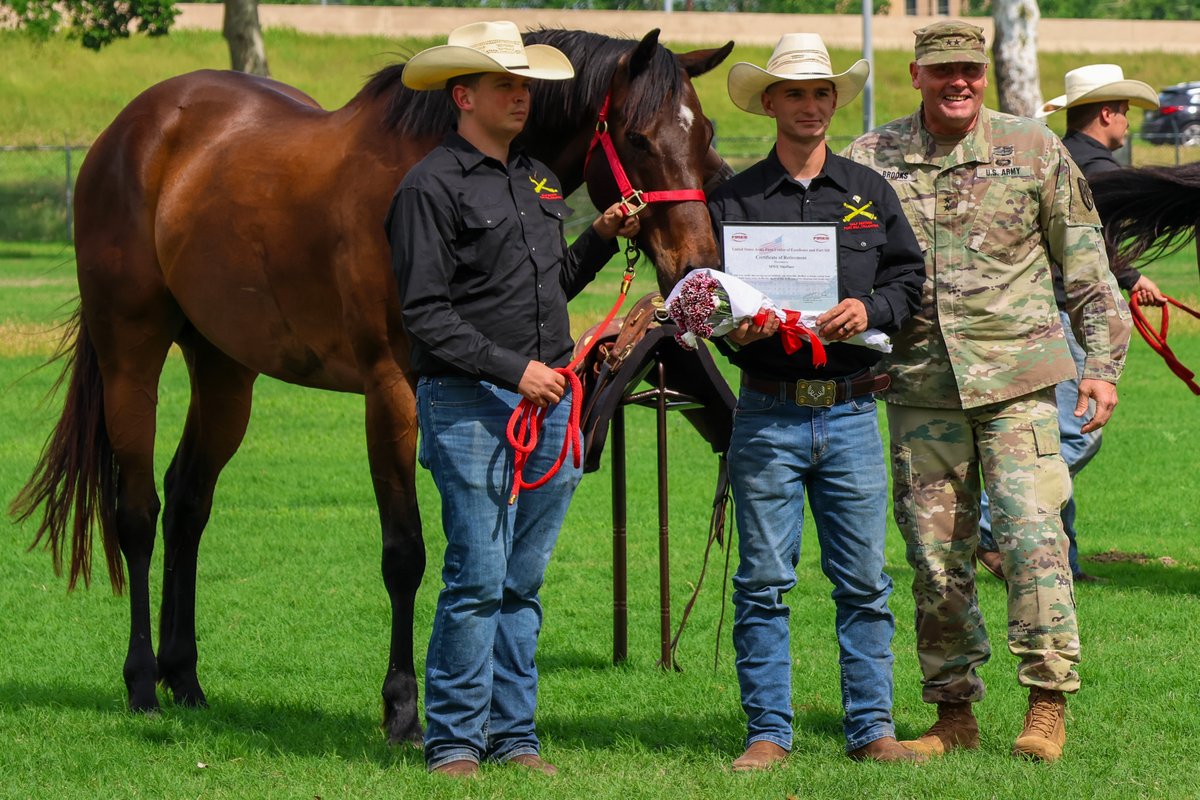 Military Working Equine Halverson and Schoffner retired Monday on the Polo Field! May they find much joy in their new pastures. 

📷: flic.kr/s/aHBqjBpeqG

#PeopleFirst #HorsesFirst #TeamSill