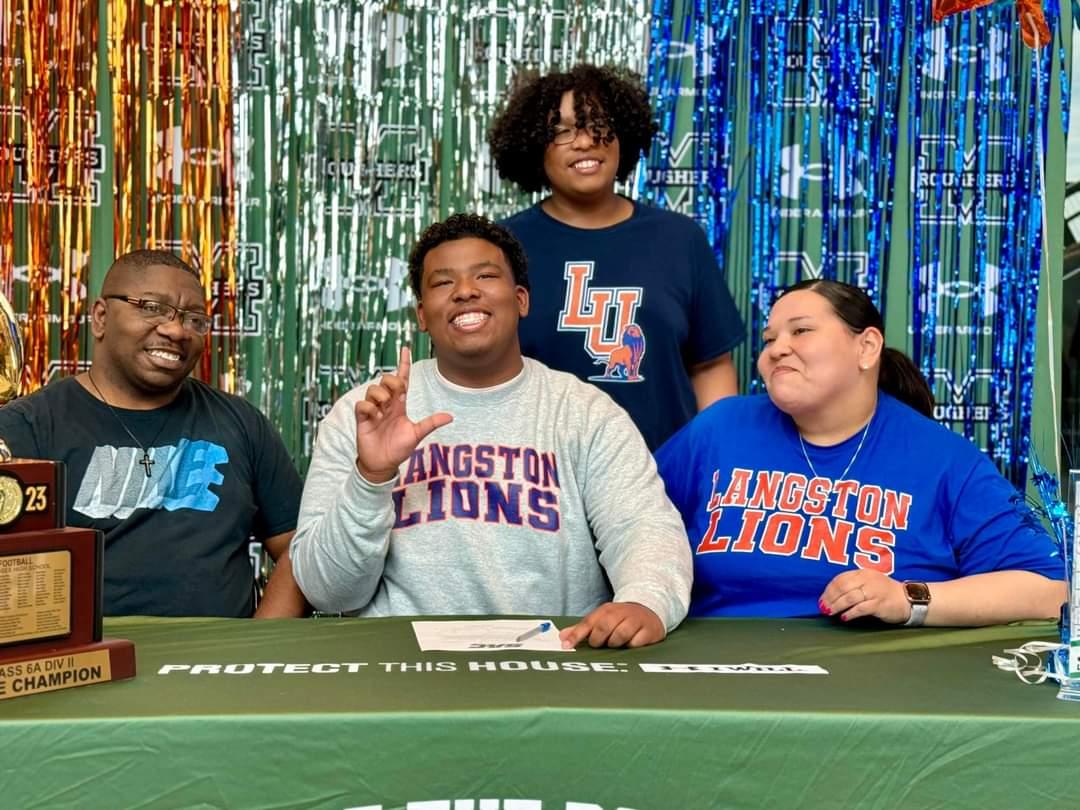 Jayden Smith 6'2'/280/DL from Muskogee High School (OK) signed with Langston University 🏈
