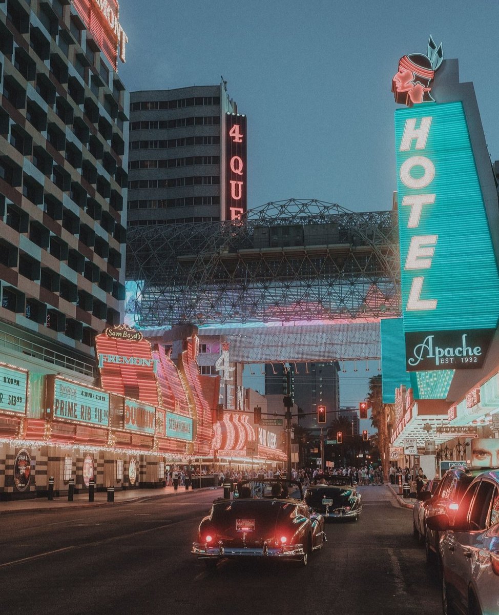 #LightsCameraFremont A drive down Casino Center fixes everything 😍 📸 IG: samuel_thecanadian