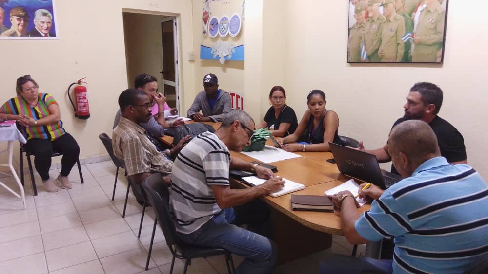 Visita la Dirección General de Defensa del @MINCOMCuba las provincias #Artemisa y #PinarDelRío.
Dentro del recorrido intercambian con directivos y especialistas del sistema de Comunicaciones #CubaPorLaTransformaciónDigital