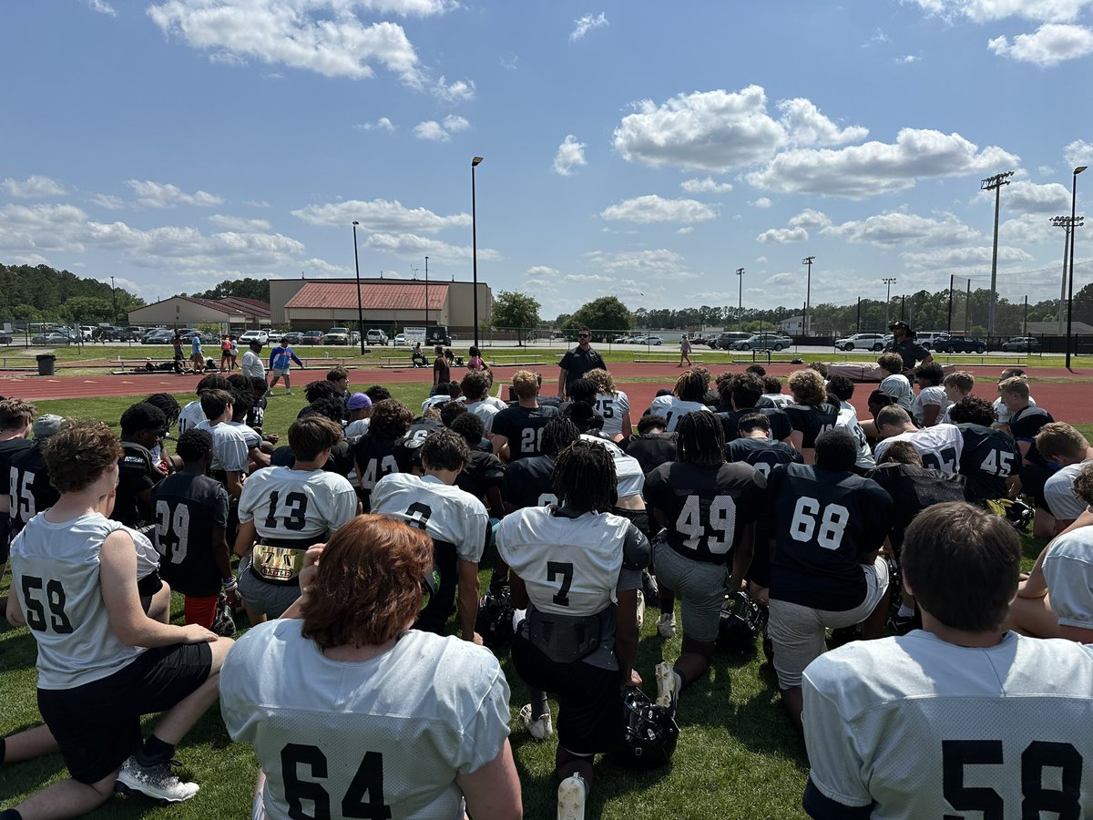 Shout out to Mr. Miller for speaking to us before Practice 5!! #BTH is all about having some SWAG!! Show up Work Attitude Great teammate We are grateful to have a principal who believes and instills a great culture at #ouRHouse!!