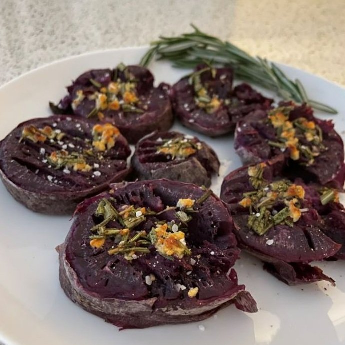 Purple sweet potatoes have been growing more popular through the years, not only for their beautiful color but also their delicious taste! Check out this recipe from Farm Pak on Roasted Purple Sweet Potatoes. #NCAgriculture  

Full recipe: tinyurl.com/m5uxc4p4