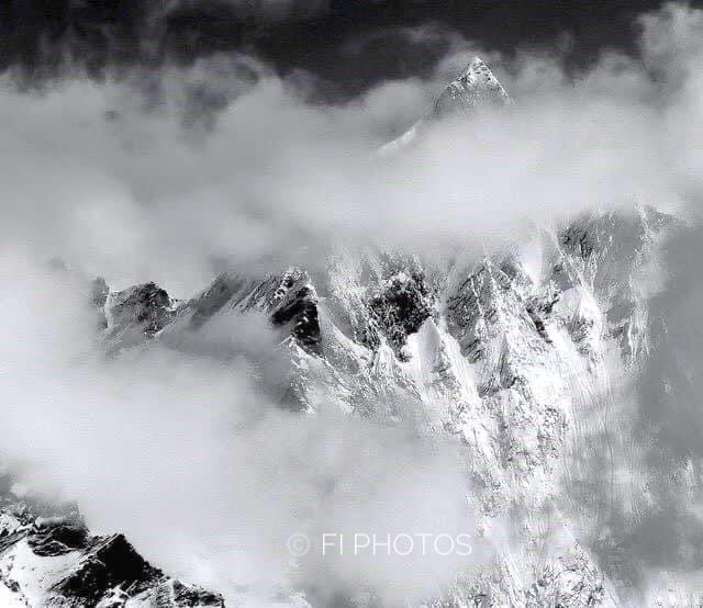 The Taschhorn 4,491 metres ©️ Fi Photos: taken whilst hiking up the Mettelhorn. A great walk complete with glacier, in the shadow of the Weisshorn #Valais