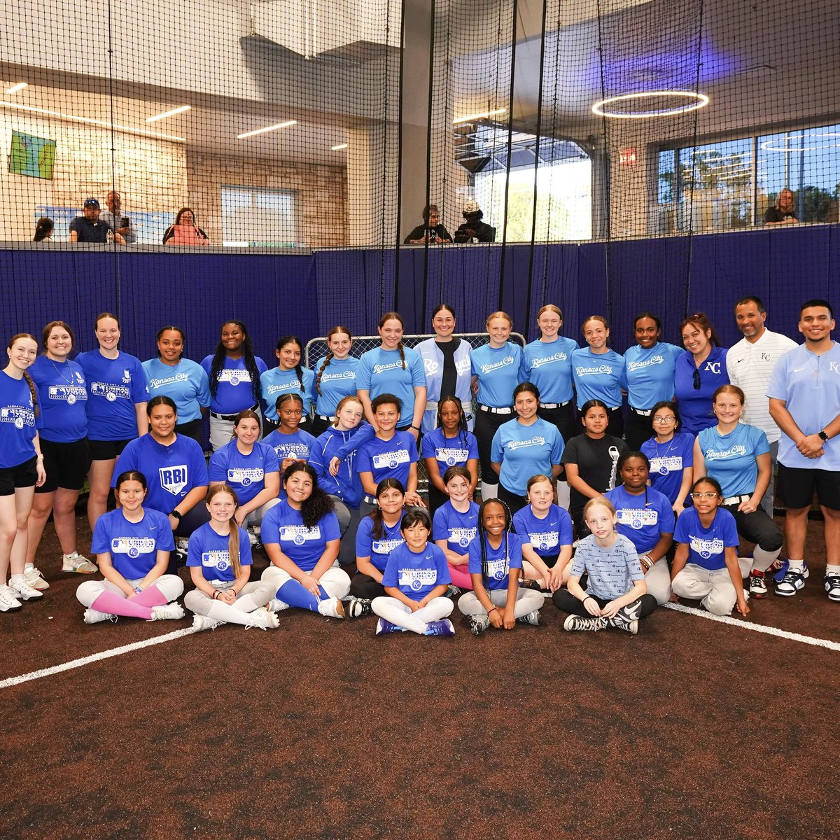 Lauren Chamberlain-Gipson stopped by the KC Youth Academy as part of the MLB Youth Academy Ambassador Tour! Athletes from the NIKE RBI Softball program received pro-level training & advice from one of the all-time best hitters in the game!💥🥎
