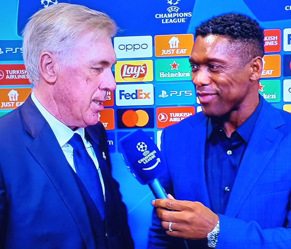 Quando sei Carlo #Ancelotti, fai l'allenatore e trovi Clarence #Seedorf che ti guarda così.. significa che sei davvero grande.
Sono 2 leggende e siamo stati Noi ad unirli.
#HalaMadrid
#RealMadridVsBayernMunich
🔴⚫