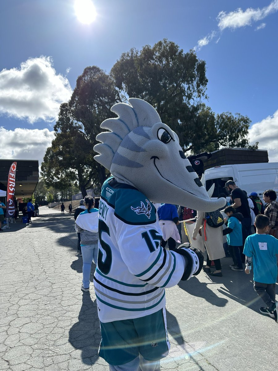 Anyone have any fun events coming up? I’m looking for something to do. 👀 Book an appearance: sjbarracuda.com/fanzone/reques…