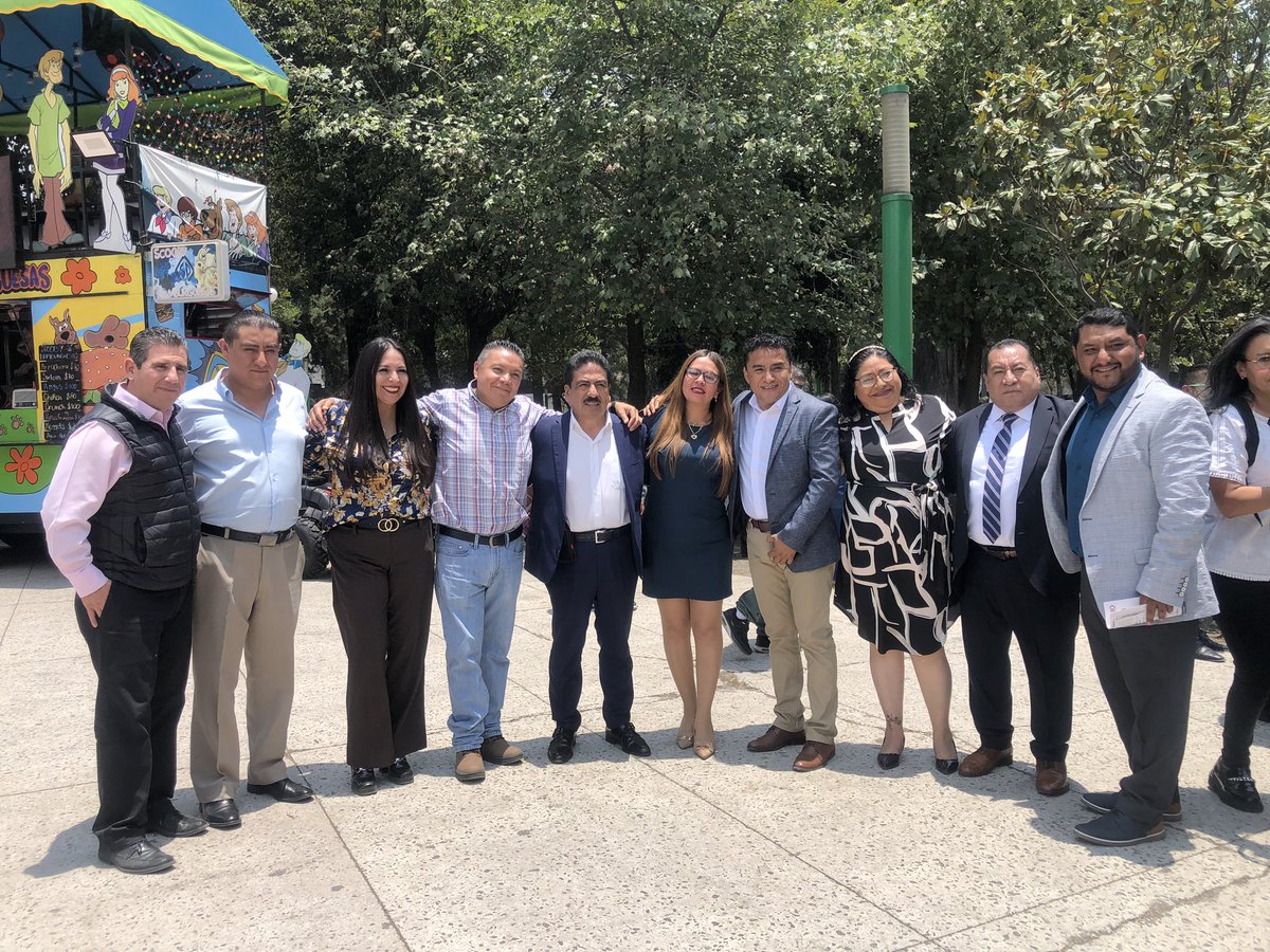 DAyDP_SEIEM's tweet photo. En conjunto con el Dr. Magdaleno Reyes Ángeles, Director General de los Servicios Educativos Integrados al Estado de México, se asistió a la Inaguración de la XXIV Feria del Libro y la Cultura SNTE 2024. https://t.co/T3G2R3N5UL