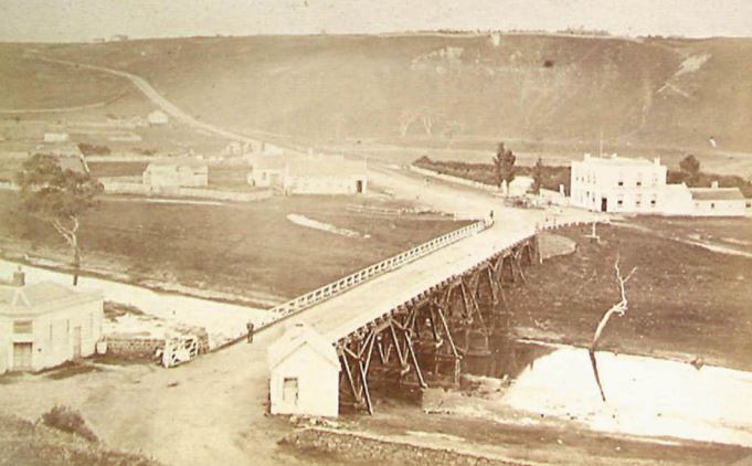 Throwback Thursday - original Fyansford Bridge (Circa 1866-1880) Gold diggers moving through Geelong to Ballarat in the early 1850s created the need for a proper bridge over the Moorabool River. 🌉The original timber Fyansford bridge was opened on September 1, 1854.