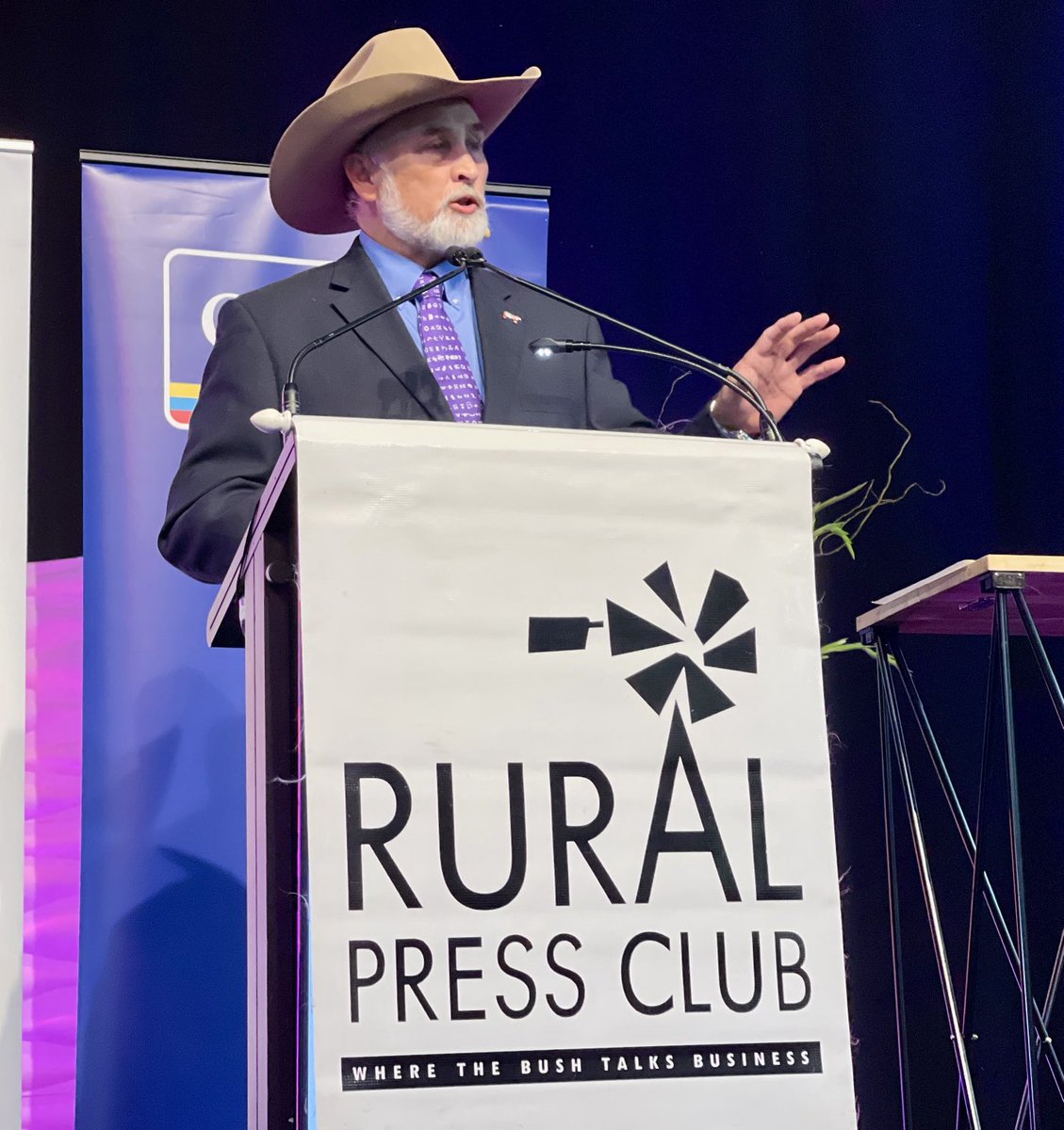 Arlie Felton-Taylor (@afeltontaylor) on Twitter photo <a href="/RuralPressClub/">Rural Press Club QLD</a> <a href="/BeefAustralia/">Beef Australia</a> breakfast has seen special guest Mark Eisele, President of the (USA) National Cattleman’s Beef Association and <a href="/CattleAus/">Cattle Australia</a> President in lock step. They’ve signed an MOU agreeing to work together despite being competitors. <a href="/RuralPressClub/">Rural Press Club QLD</a> <a href="/BeefAustralia/">Beef Australia</a> breakfast has seen special guest Mark Eisele, President of the (USA) National Cattleman’s Beef Association and <a href="/CattleAus/">Cattle Australia</a> President in lock step. They’ve signed an MOU agreeing to work together despite being competitors.