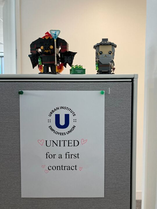 Thank you to all of our members spreading #UnionSolidarity before contract negotiations today. 
#LiveAtUrban #SolidarityForGood