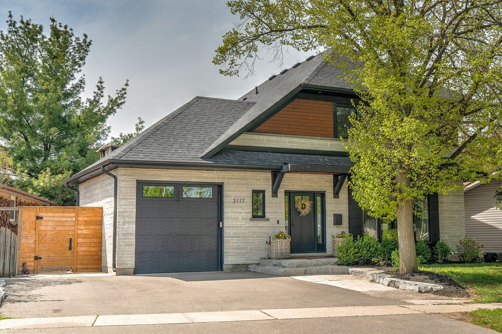 Custom Built in 2022 Family Home is One of a Kind!  3117 Centennial Dr H4193068 #Burlington 
#forsale #realestate #luxury youtube.com/shorts/d2-u8MR… via <a href="/YouTube/">YouTube</a>