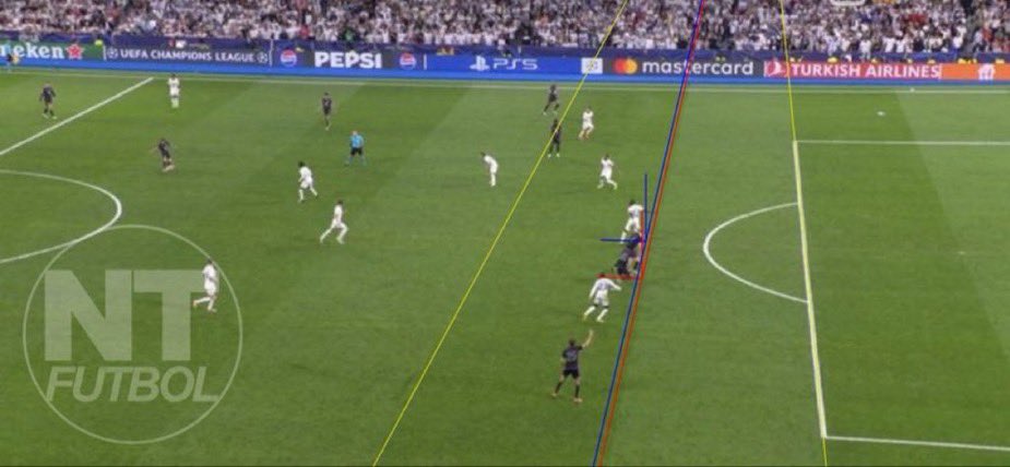 how's the ball an offside... like how 😪🥺