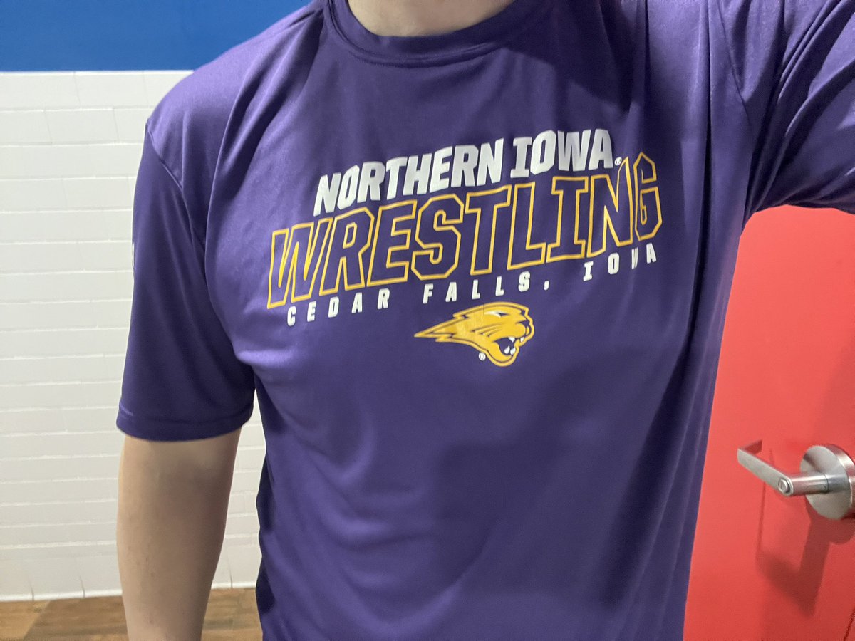 All love for the #SchwabMob. Digging this @UNI_wrestling look in the @dominos restroom. #WrestlingShirtADayinMay