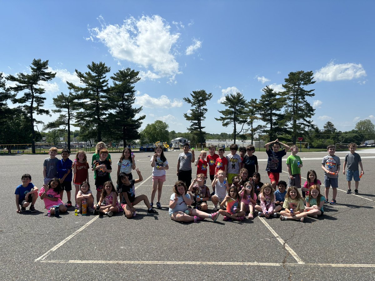 MrsMizesClass's tweet image. The ABCs of 2nd grade have officially begun and Bubble Day was a HUGE success!! Big thanks to Miss Bolinder for making this day so special while I was at a training!! Tomorrow is camping day, stay turned for more FUN!!🫧🩵💙
