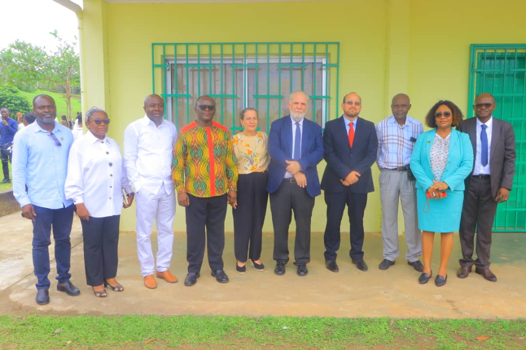 Le 23 avril, au sein du Département d'Études Ibériques et Latino-Américaines de l'UOB, a eu lieu l'inauguration de la bibliothèque baptisée #Nancy  #MOREJÓN, en l'honneur à une éminente poétesse cubaine. Avec une donation de livres offerts par l'ambassadeur de Cuba.