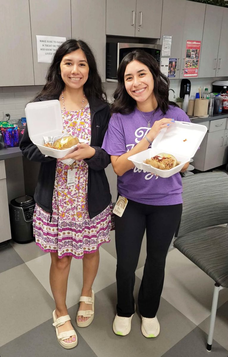 This afternoon our wonderful teachers enjoyed loaded baked potatoes for lunch thanks to <a href="/SanMarcosCISD/">San Marcos CISD</a> &amp; <a href="/SanMarcosBBQ/">San Marcos BBQ</a> 🙌🏽🥔

#TheKnightWay 💜
