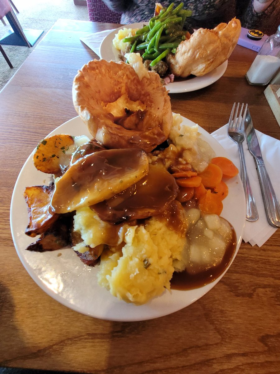 I had my first ever @tobycarvery tonight and must be said it was delightful 🤤

Thanks to @TheLemonaded for the pro tip on 1 and half scoops of gravy it this man knows the hacks for a good carvery 👌
