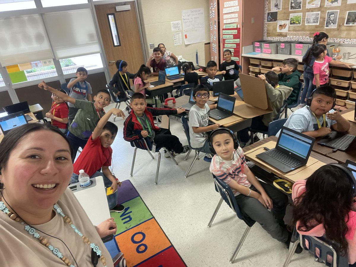 jmhRamos's tweet photo. Ok but did your admin cover your class and send you to the spa?! Happy teacher Appreciation Week- Day 3! 

We love our @Escamilla_AISD teachers!!! https://t.co/7n5uQP9U5i