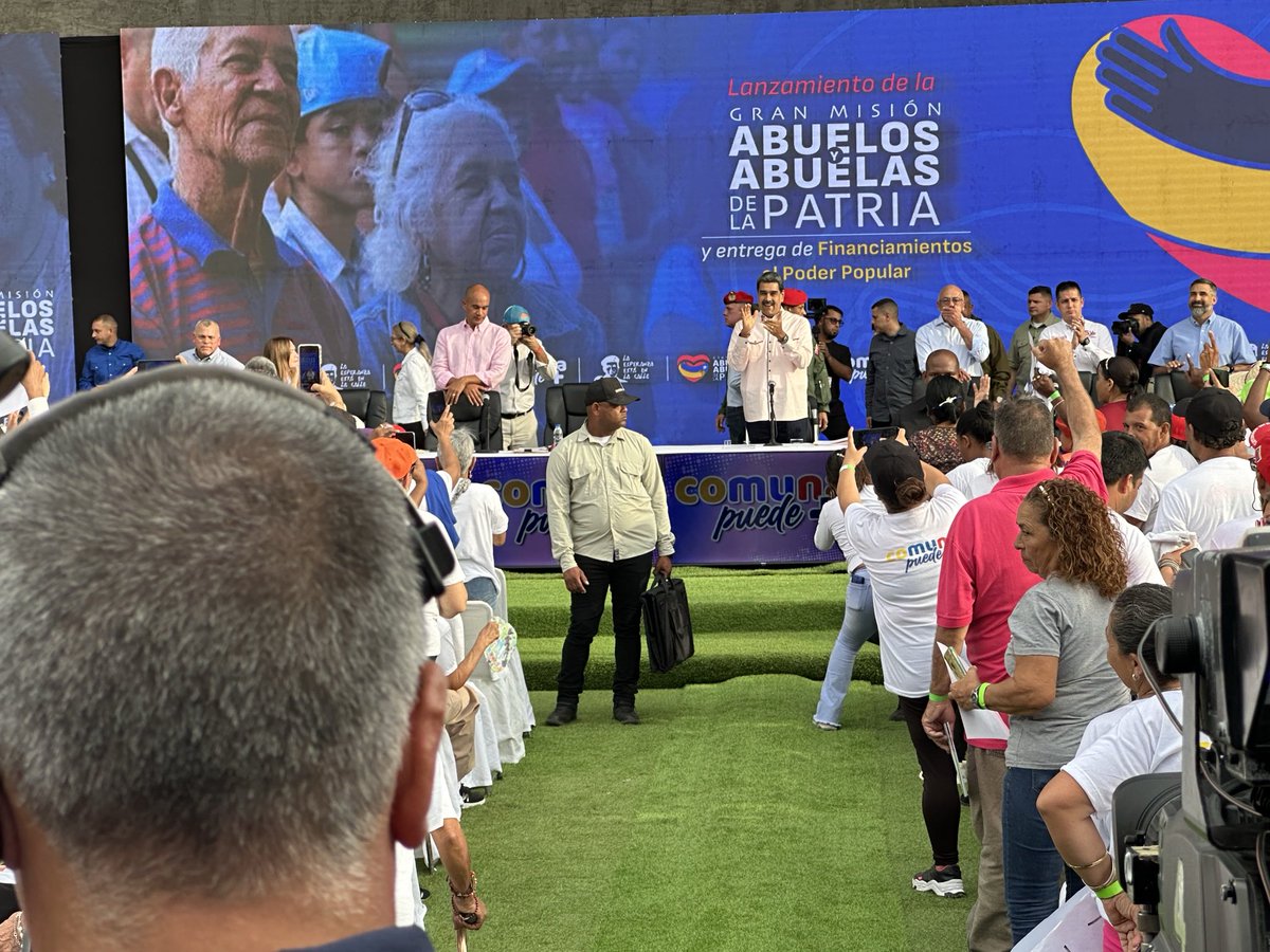 #ÚltimaHora Presidente Nicolás Maduro estampó el ejecútese a la Ley para la Protección de las Pensiones de Nuestros Abuelos