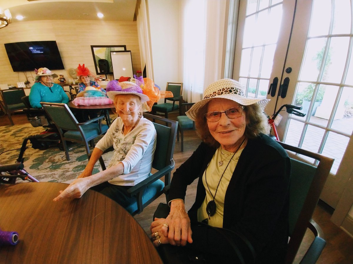 🏇 We had a blast watching the 150th Kentucky Derby! #Starling at #Nocatee Assisted Living & Memory Care residents made their own fancy hats to make it feel like we were there in person. Congratulations to Mystik Dan on winning!