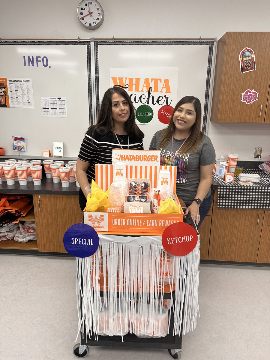 BMeneses_ELMS's tweet photo. Thank you to our amazing SCEI coaches for a special WhataTeacher Wednesday 🍔 Their presence and spirit made lunch extra amazing! 🙌 😋 🍟 They’ve got spirit 🙌 @Eastlake_Middle @karELMS @mramirez_ELMS https://t.co/PgjKr8fhSE