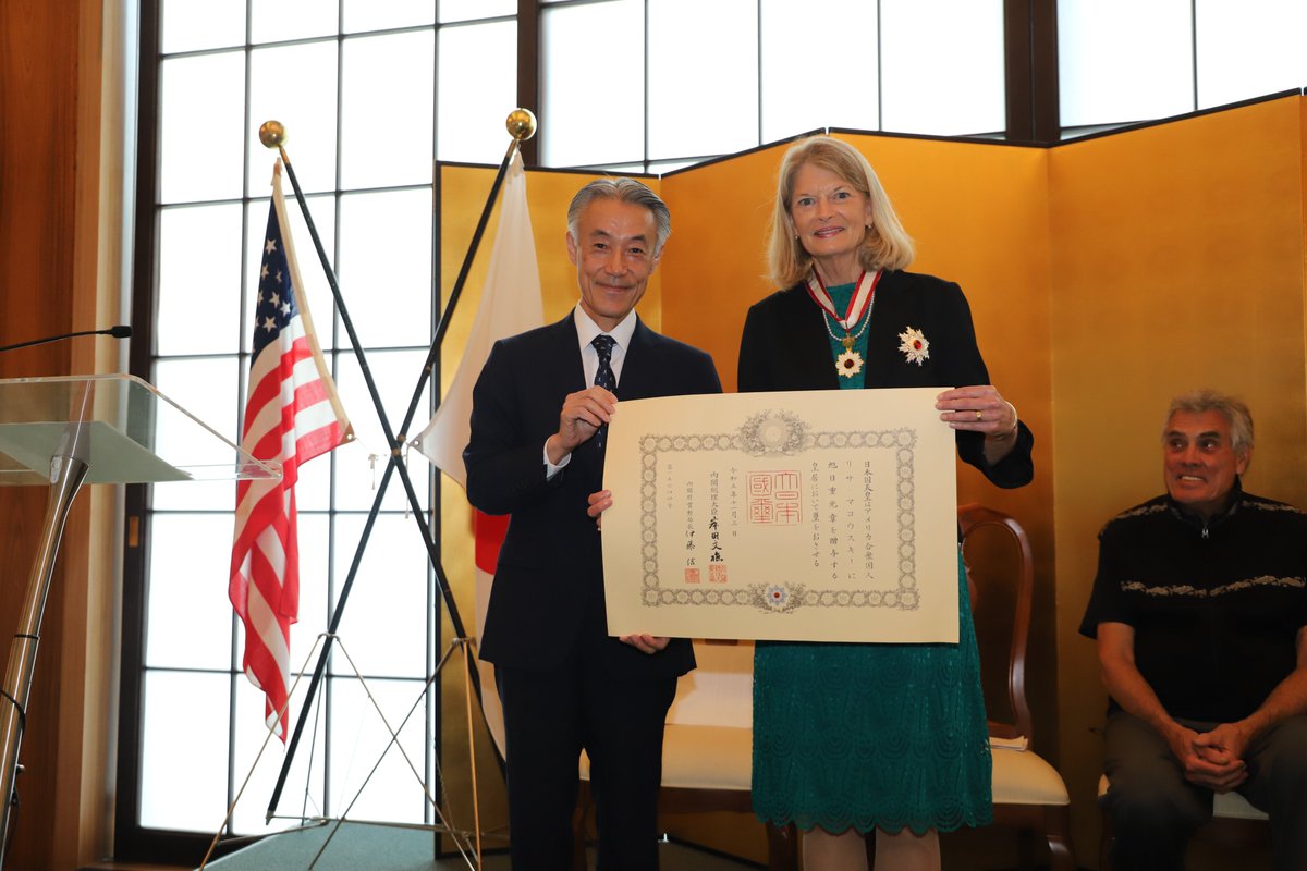 Senator @LisaMurkowski was instrumental in strengthening Japan-US ties as she served as the Congressional Study Group on Japan Co-Chair. It was my honor to present her the Order of the Rising Sun, Gold and Silver Star to recognize these contributions. -Ambassador Yamada