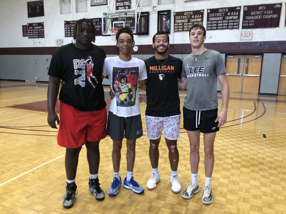 Great to see these Old Dawgs come by today for some runs with the young ‘uns! #ADawgsLife 🏀