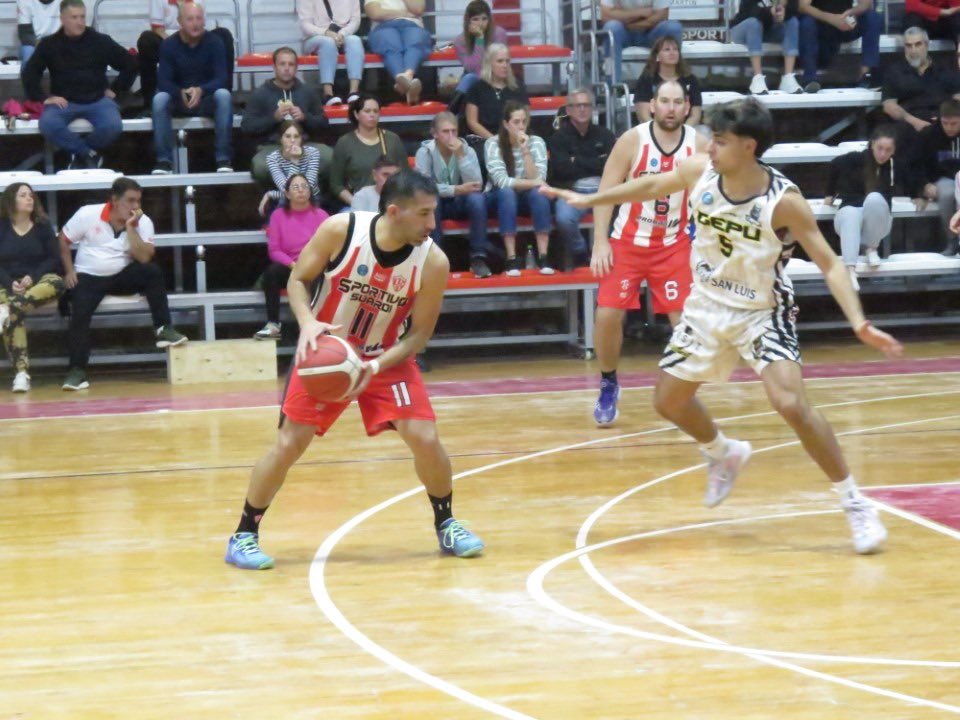 TomAssel714's tweet photo. 💫#Sportivo no tuvo problemas, y sacó a #GEPU (5°) de su camino.

🔴⚪️El rojiblanco hizo los deberes en Suardi y ganó los primeros dos puntos, liquidando la serie 3-0 en San Luis.

📊La serie:

S 71-47 G
S 66-56 G
G 63-76 S https://t.co/n6Fc14y3Bu
