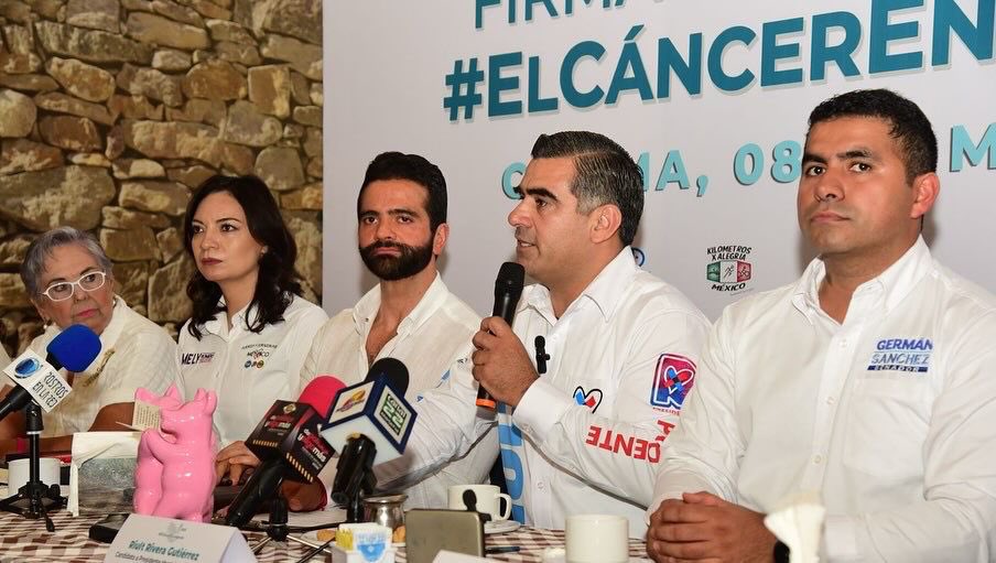 funsamex_org's tweet photo. ¡Iniciamos las firmas del compromiso #ElCáncerEnLaAgenda 2024 en #Colima, con candidatas y candidatos a cargos públicos, encabezados por @RiultRivera!
Hoy, en la capital del estado de Colima, ante medios de comunicación, llevamos a cabo la firma de compromisos por parte de un grupo de candidatos que buscan llegar al @senadomexicano, @Mx_Diputados, @congresocolima y las Alcaldías de Colima y Villa de Álvarez: @Mely_Romero  #GermánSánchez @crispindiputado @QuiuboFer #LizzieMoreno #CarlosRoque #MartitaSilva @TeyGtz 

Destacamos los siguientes compromisos en la agenda de control del #cáncer asumidos hoy: 

- Desde el Congreso de la Unión: promover la aprobación de la #LeyGeneralDeCáncerMx 🇲🇽; legislar en favor de las y los cuidadores de pacientes y aumentar el presupuesto público destinado a la atención de la salud