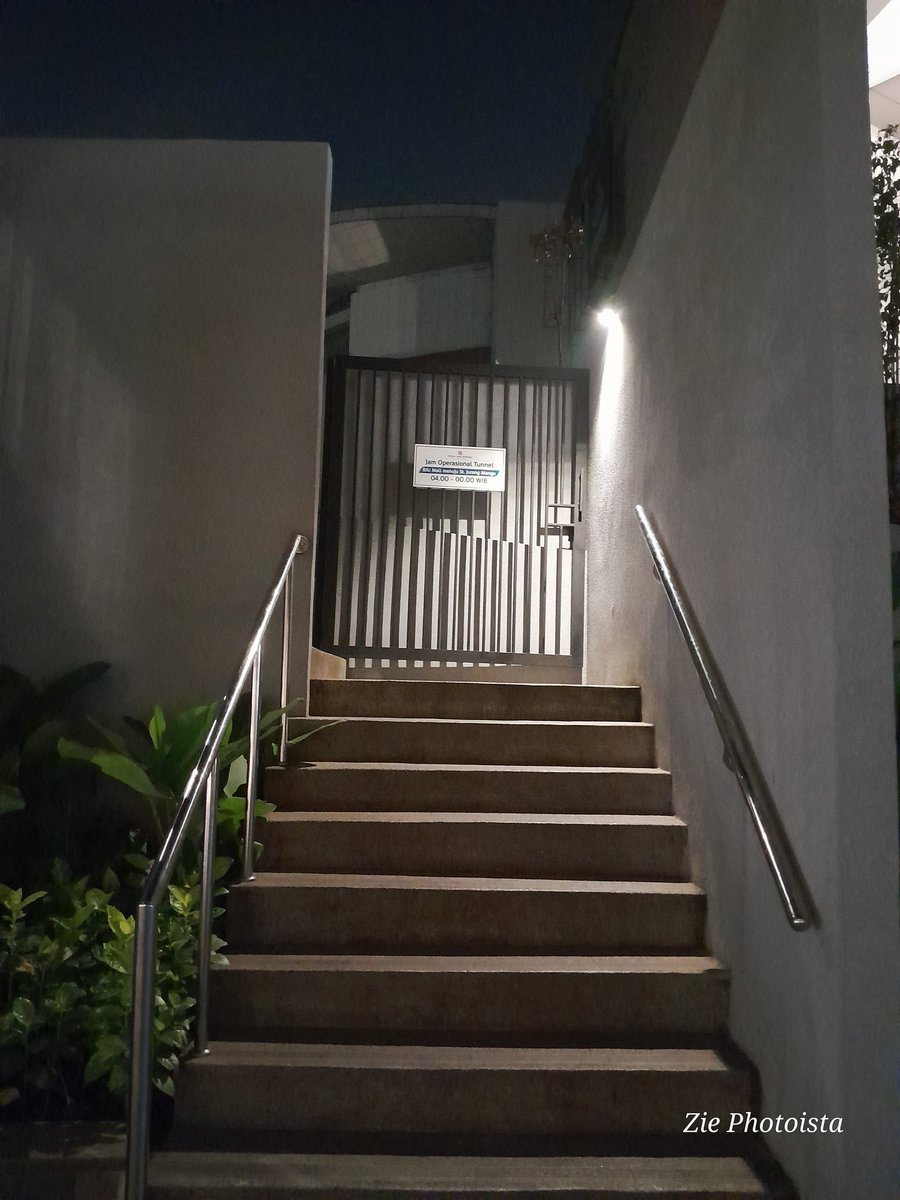 Stairs

#Bintaro
#tangerangselatan
#indonesia
#TwitterX 
#twitter 
#stairs
#samsungA14