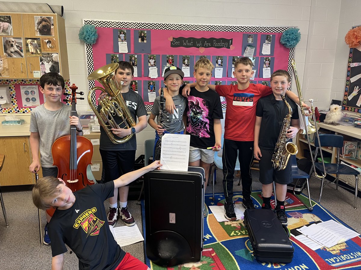 🎶 Look at this talented group! They won a class reward and chose to play a song for the class! 
#EngageD64