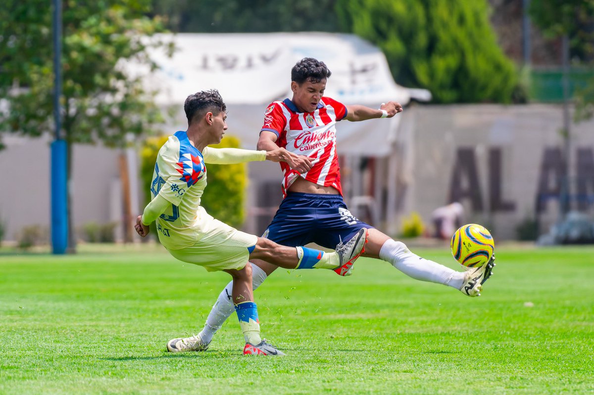 @TapatioCD Intensidad en cada balón 👊🏻

#CanteraRojiblanca 🔴⚪️