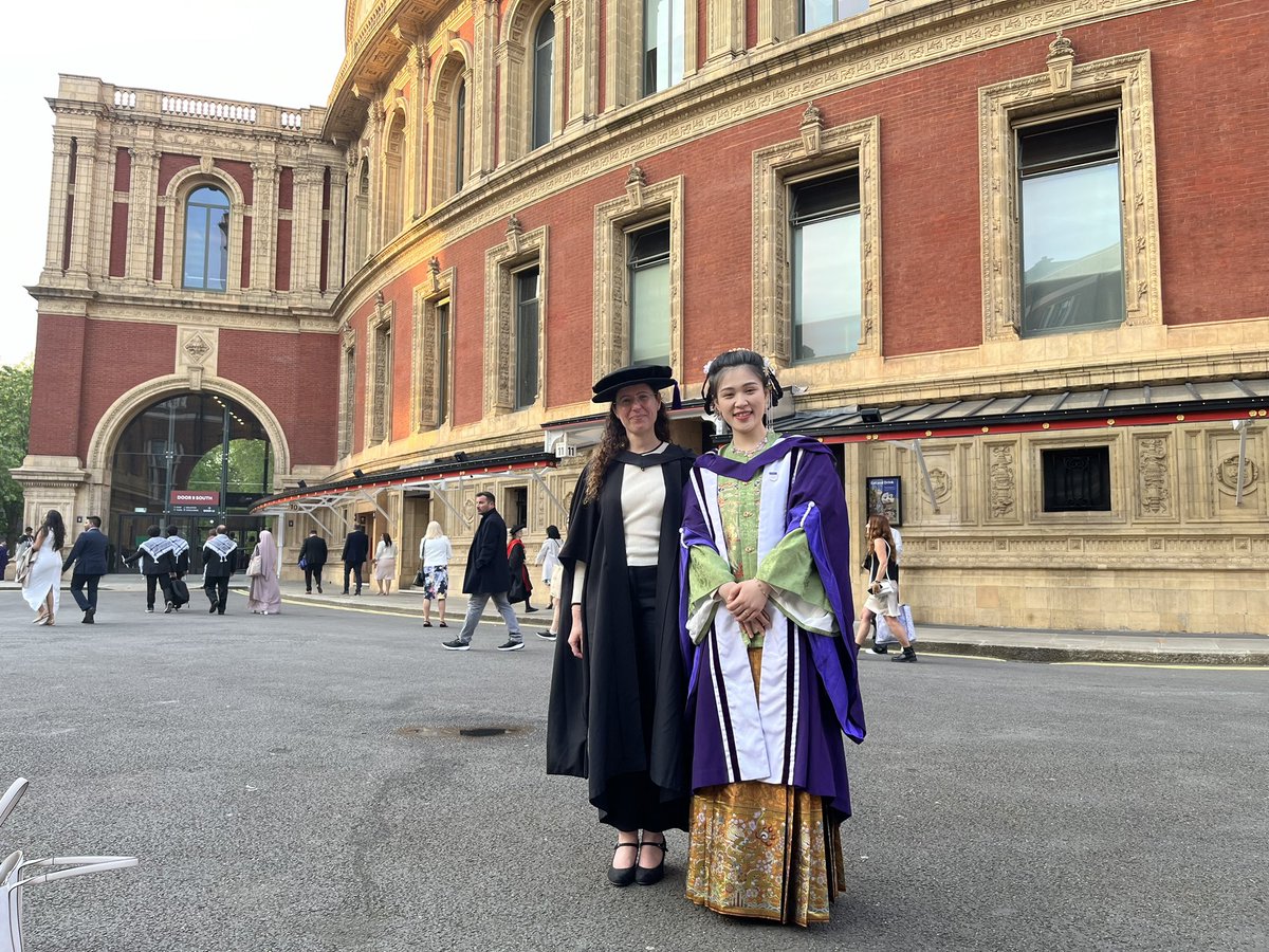 Beautiful night celebrating not only @imperialcollege @ImperialMed graduates, but most of all (I’m biased!) @jinrui_w from @ImperialSandC - it was a honour to walk with you during your MRes and PhD 🥹