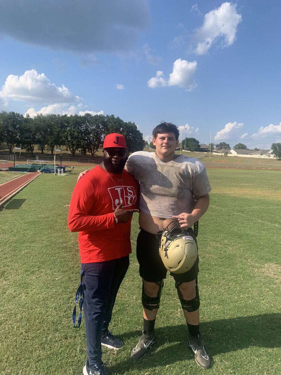 Man, today was a HOT one but it’s all good when @coachgallon from @gojsutigersfb comes to practice, the Eagles go 45 mins goal line. 🤣 Thank you Coach for giving out advice & wisdom. @CoachTaylor010 gets dudes! Safe Travels Coach. #GuardTheeYard