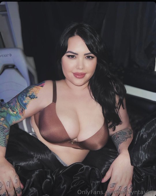 Retweet if you like thick inked milfs 🖤 https://t.co/j63ot9k4YK