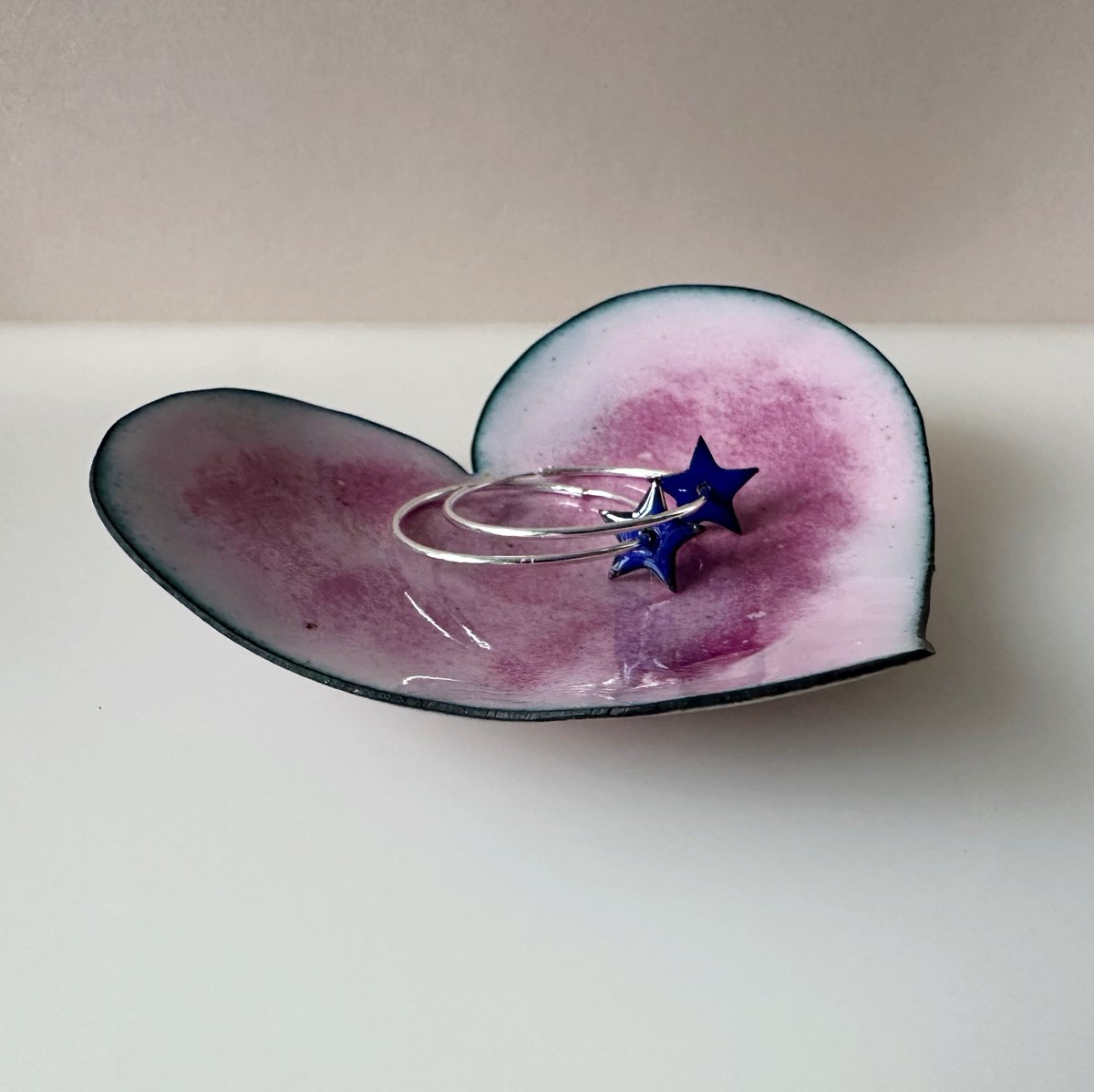 Pink Heart Enamel Ring Dish - Valentine Gift - Tealight Holder tuppu.net/310ba7c1 #ShopIndie #MHHSBD #UKCraftersHour #MyNewTag #AnniversaryGift