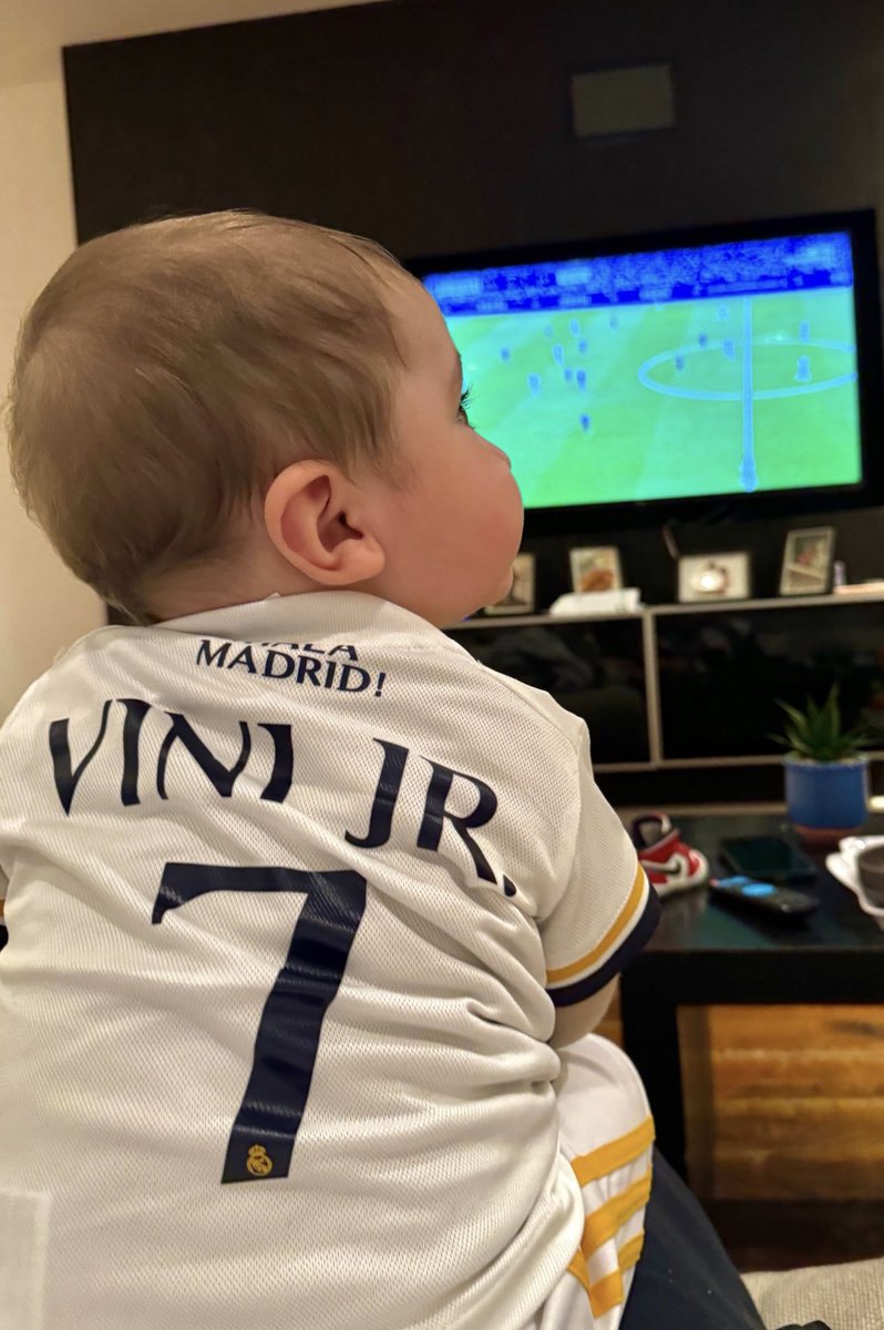 Garnacho’s kid wearing a Vinicius Jr shirt. 🥺🤍