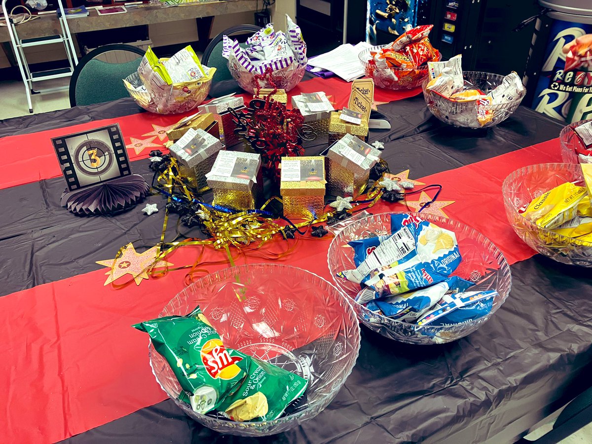 ✨Day 3 of Teacher/Staff Appreciation Week -SWAG BAGS! We are beyond grateful for the love and support of our amazing SPE Family and community members! 💚💛✨

Tags: @collierschools @SPEHAWKSNAPLES #ThankATeacher #CCPSFamily