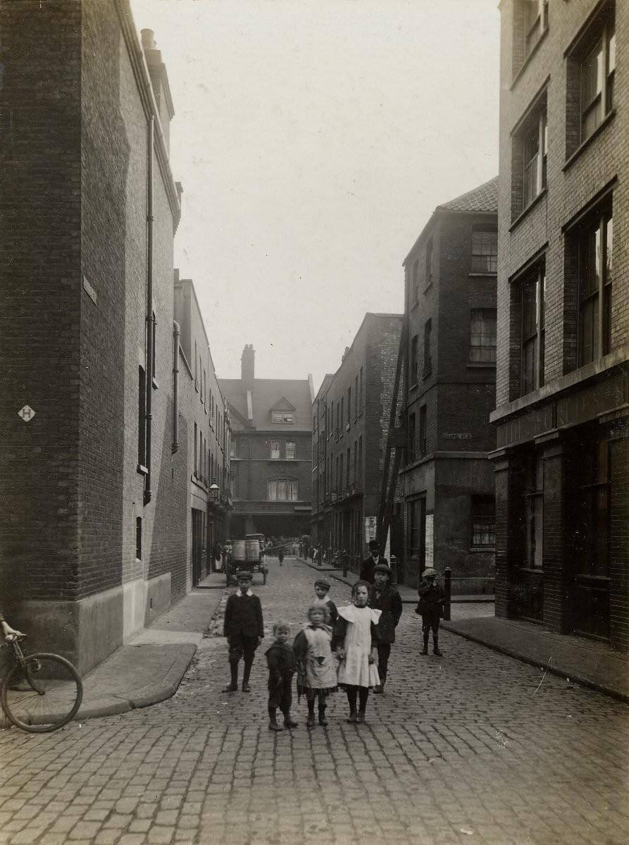 A photograph taken in Spitalfields, london, in 1912.