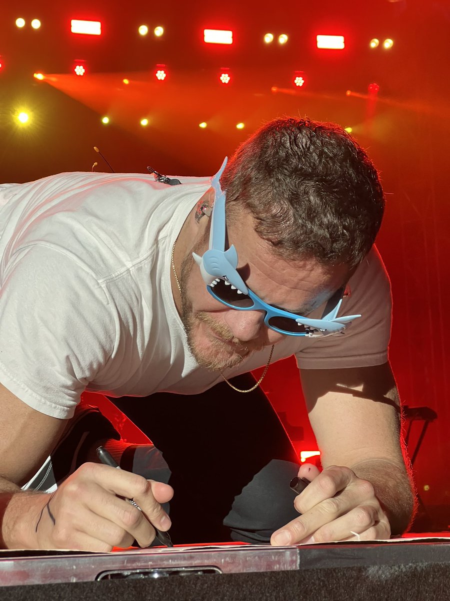 Hello shark Dan, I’m requesting $5,001,000.00 for a copy of the new Loom album. 

Thanks bestie.

Photo: <a href="/Natasja_style/">Natasja (Nat, Nats, Natnkx)</a> 
Sunglasses: me