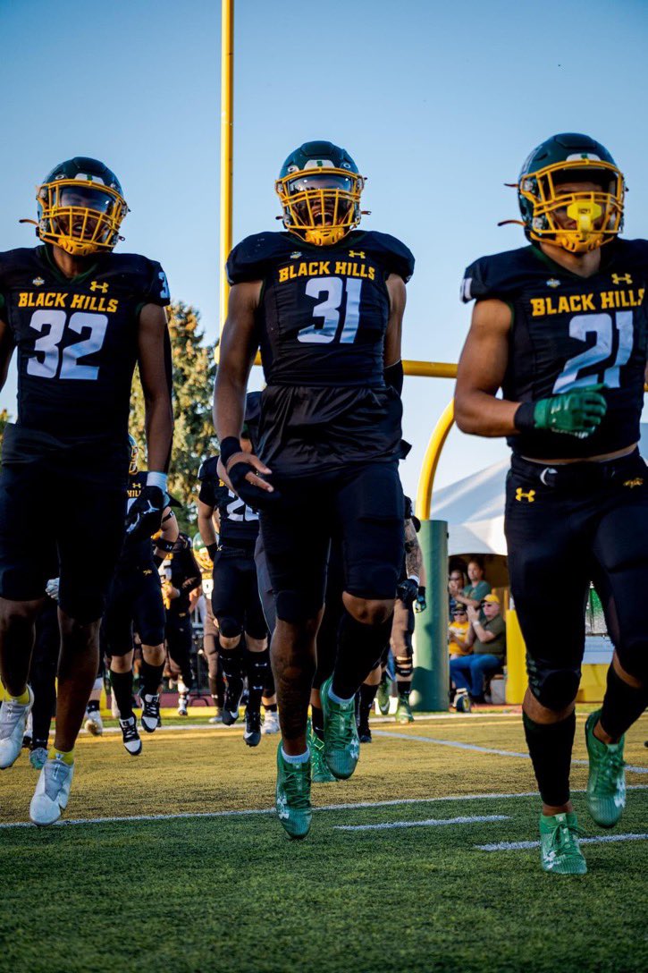 After a great talk with @BreskeJosh I am so honored & blessed to have received my first offer at @BHSUFB GO YELLOW JACKETS🟩🟨 #13 @SWiltfong_ @TheUCReport @CodyTCameron @alaqcfootball @gridironarizona @JUSTCHILLY #AGTG @azc_obert @AZHSFB @ZachAlvira @RECRUITid @on3recruits