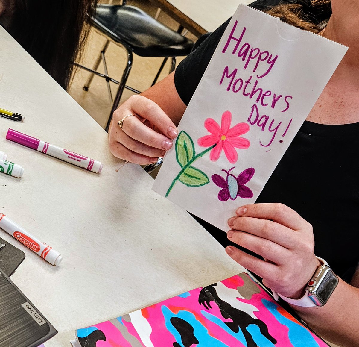 7th grade students were excited to decorate gift bags for their hand-made projects. They are giving them to friends, family, and especially moms on #MothersDay!  ❤️🪡🧵  <a href="/MendenhallGCS/">Mendenhall Middle School</a> <a href="/GCS_CTE/">GCS CTE</a>