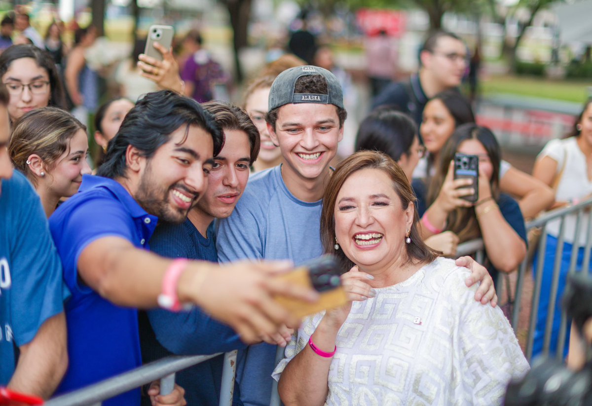 ResistenciaCMx's tweet photo. ¡Despierten @XovenesXingones!

En esta elección se están jugando los próximos 30 años de sus vidas.

Este 2 de junio salgamos todos a defender la vida, la verdad y la libertad. ¡Es ahora o nunca!

Aquí se puede ver la realidad 👇🏻 y no "encuestas universitarias" pagadas por @PartidoMorenaMx y @Claudiashein como las de @SimulacroMX.

Salgamos a votar, ustedes tienen la última palabra.

#Xóchitl2024 🇲🇽