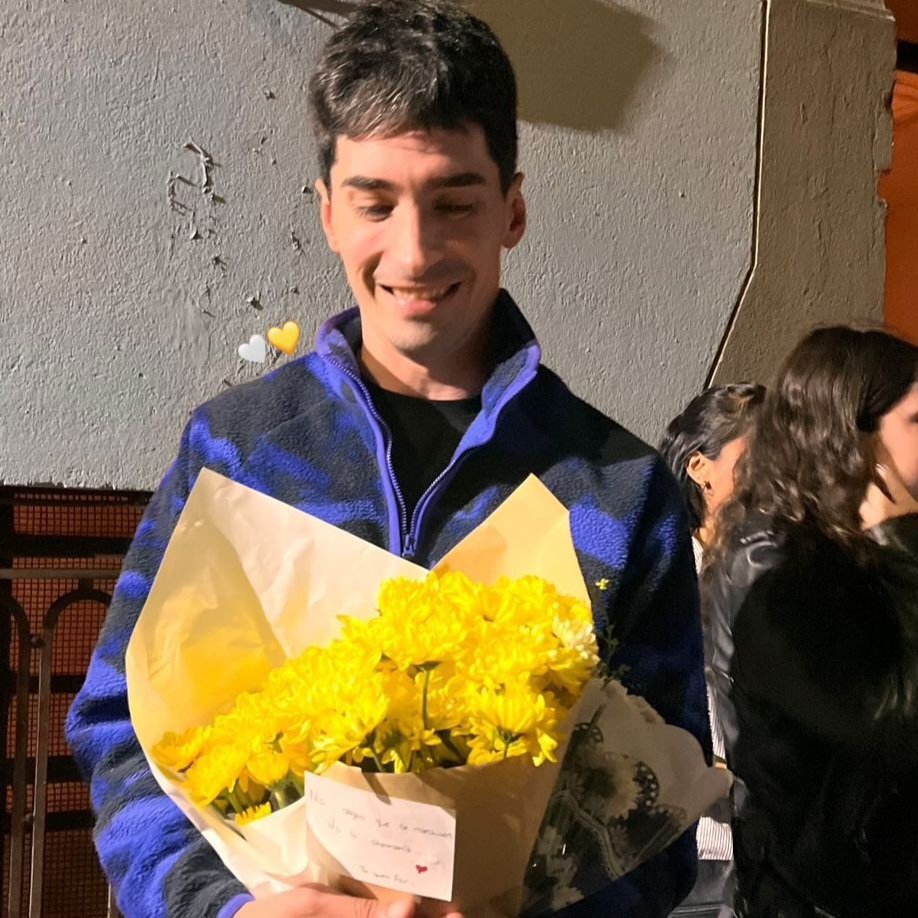 simohempe's tweet photo. feliz cumple fer 🥳🫶🏽🎂
só tenho a agradecer por ter conhecido um artista e um ser humano tão incrível como você.
te desejo muito amor, saúde e felicidade ♥️ te amo fer!! 
#BdayFer https://t.co/uv8x5RhglW