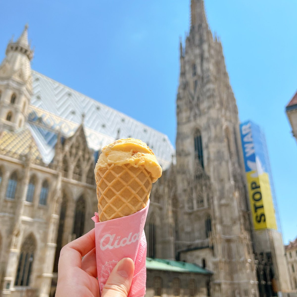 今日は #アイスクリームの日 🍨ウィーンは、本場イタリアを超えてジェラテリアの密度がヨーロッパ🥇だそうです🏆夏は小腹が空いたらアイス、がお約束。