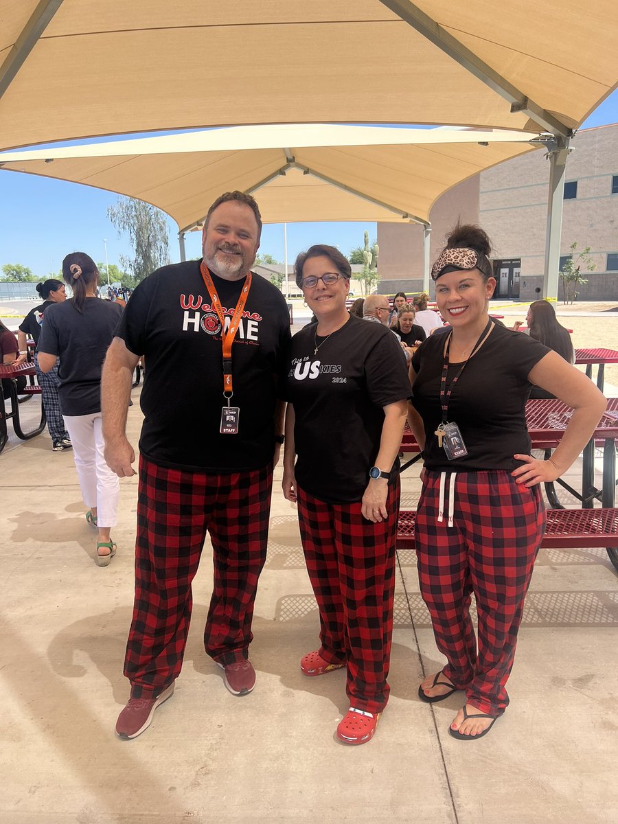 Happy Teacher Appreciation week! Admin grilled 🍔 🌭 out for a fun pajama day for teachers @ChandlerUnified