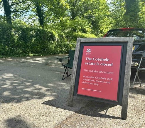 According to local sources, S4 of #TheWitcher is currently filming at Cotehele Estate in Cornwall, England. The filming is scheduled until May 15. Netflix trucks were seen at the site, and some locals have been recruited as extras playing soldiers in the series.
