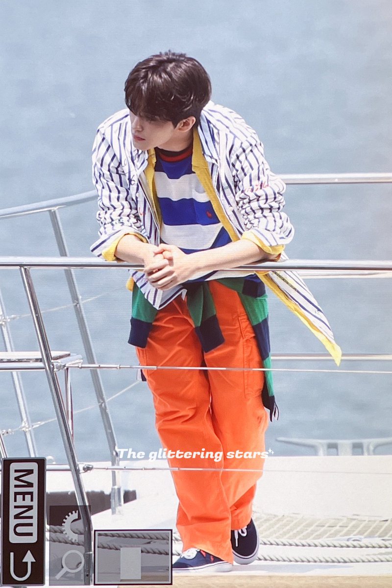 only mark lee could pull off this colorful patterned outfit and still look handsome….💘