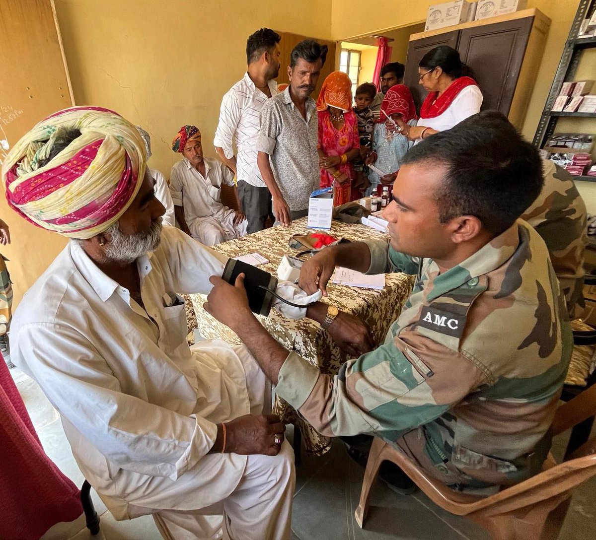 #WorldRedCrossDay Continuing with its outreach initiatives in border areas, #GoldenKatarDivision organised a medical camp at Ranasar village, #Rajasthan. #progressingJK#NashaMuktJK #VeeronKiBhoomi #BadltaJK #Agnipath #Agniveer #Agnipathscheme #earthquake